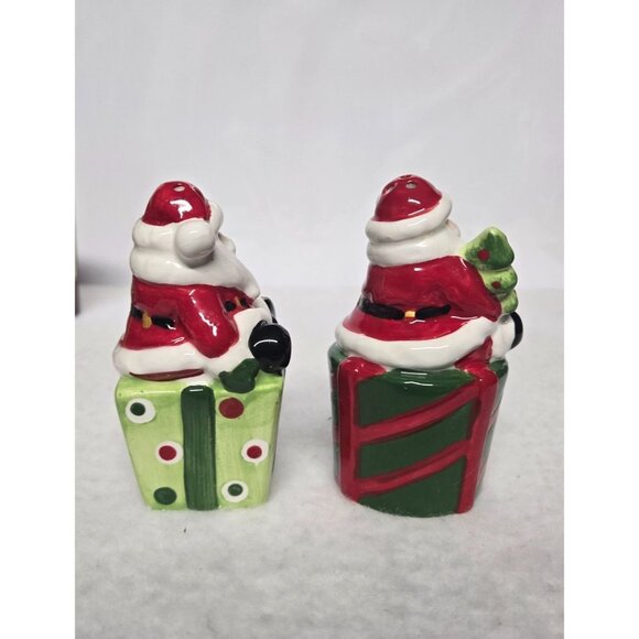 Cracker Barrel Mingle & Jingle Santa Salt & Pepper Shaker Set in Original Box - Picture 6 of 14